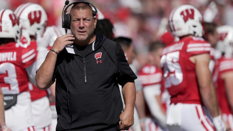 

Wisconsin dismisses Phil Longo as offensive coordinator | Picks n' Previews