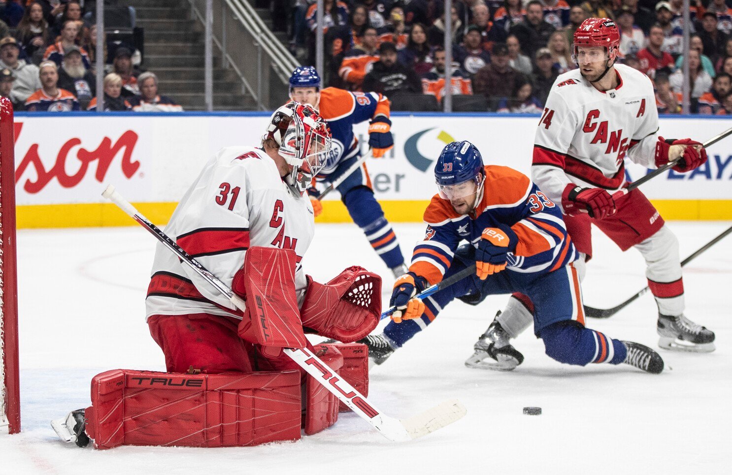 

Hurricanes Goalie Frederik Andersen to Undergo Knee Surgery, Expected to Be Sidelined for 8-12 Weeks | Picks n' Previews