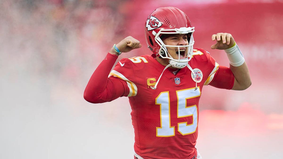 

'Head Coach Andy Reid of the Chiefs Expects Patrick Mahomes to Begin Against the Texans' | Picks n' Previews