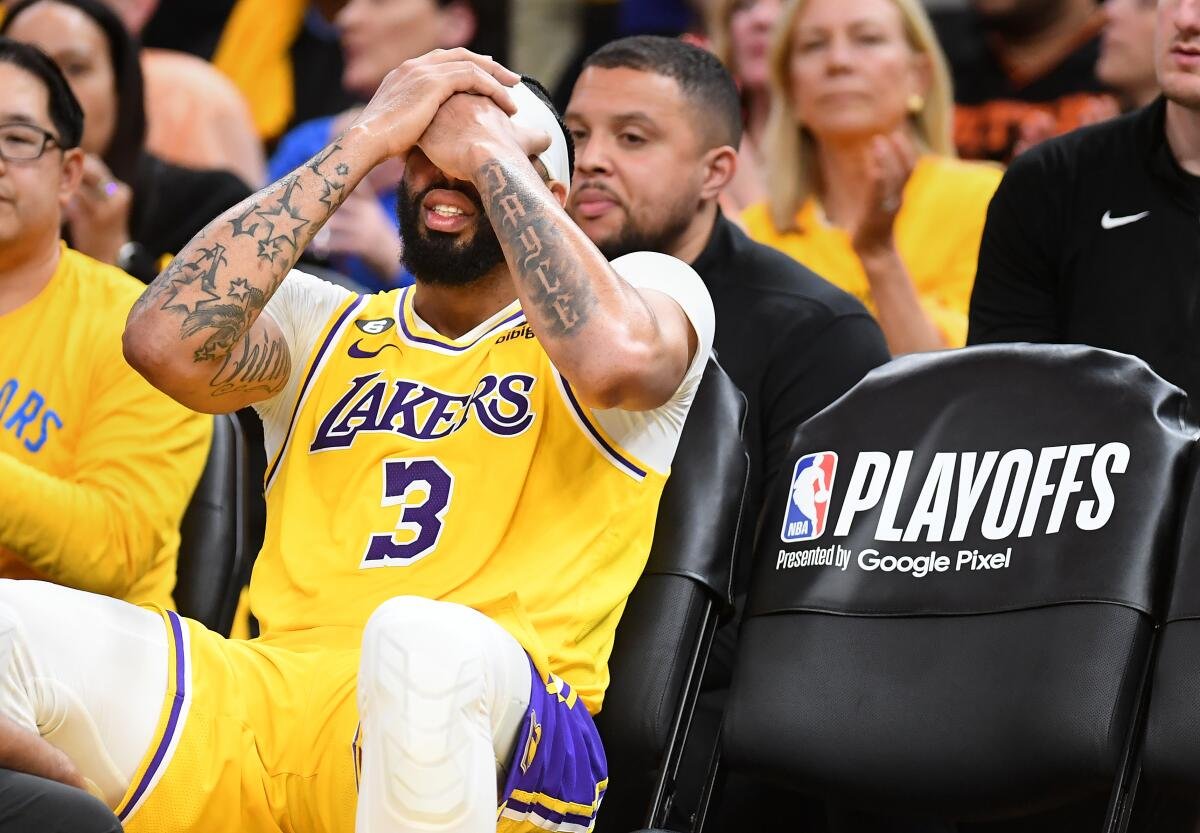 

Anthony Davis, Lakers' center, exits Warriors matchup due to ankle injury | Picks n' Previews