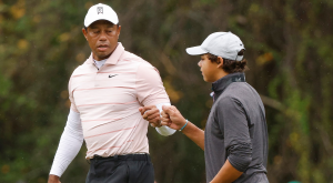 

Tiger Woods Completes 18-Hole Round in PNC Championship Pro-Am