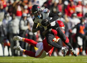 

Injured Knee Keeps Texans Wide Receiver Tank Dell Hospitalized